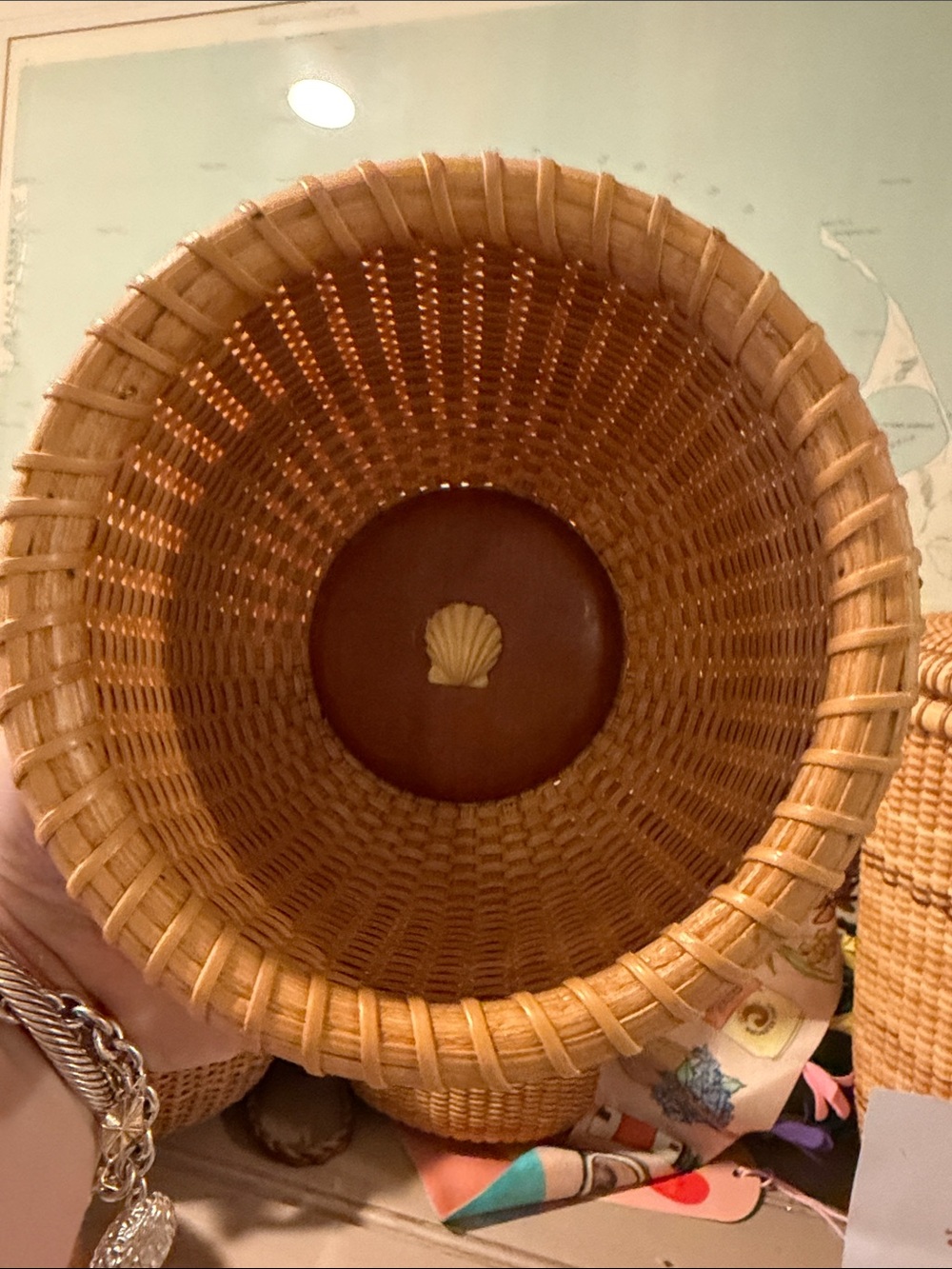 Nantucket basket hand woven signed with ivory shell top - Picture 6 of 15